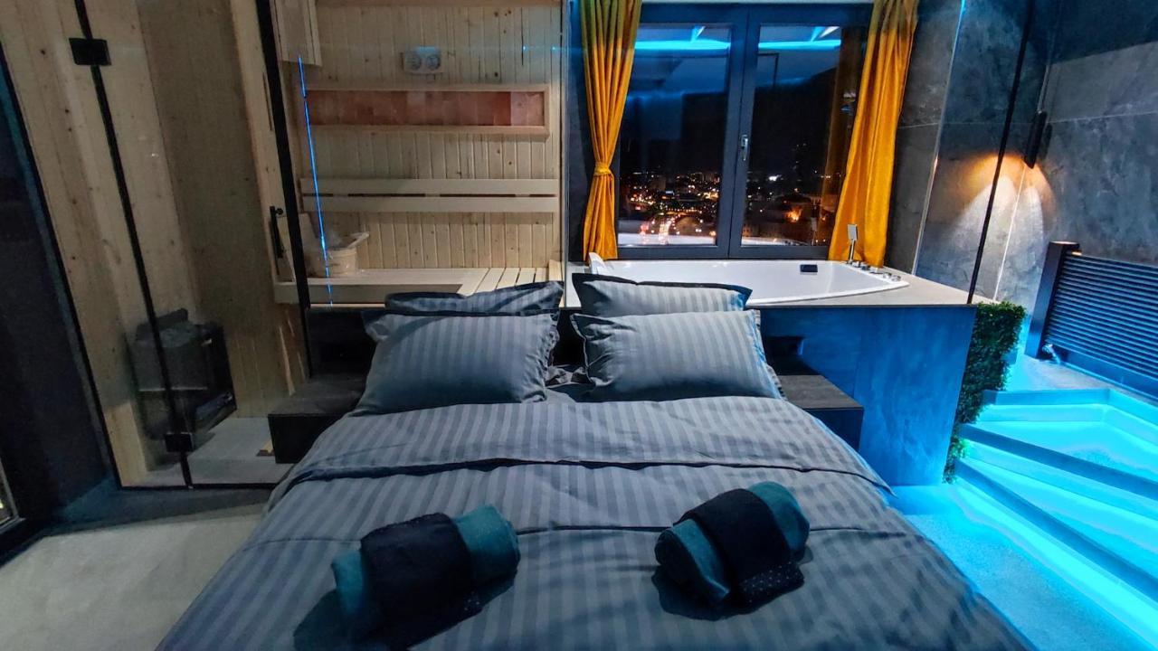 Smart Luxury Penthouse Suites - Private Sauna, Hot-Tub, Home Cinema At The Best Location In Szkopje Kültér fotó