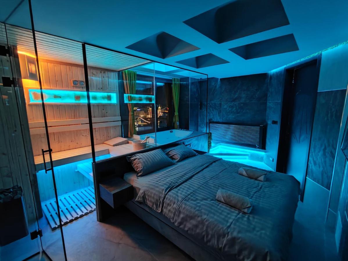 Smart Luxury Penthouse Suites - Private Sauna, Hot-Tub, Home Cinema At The Best Location In Szkopje Kültér fotó