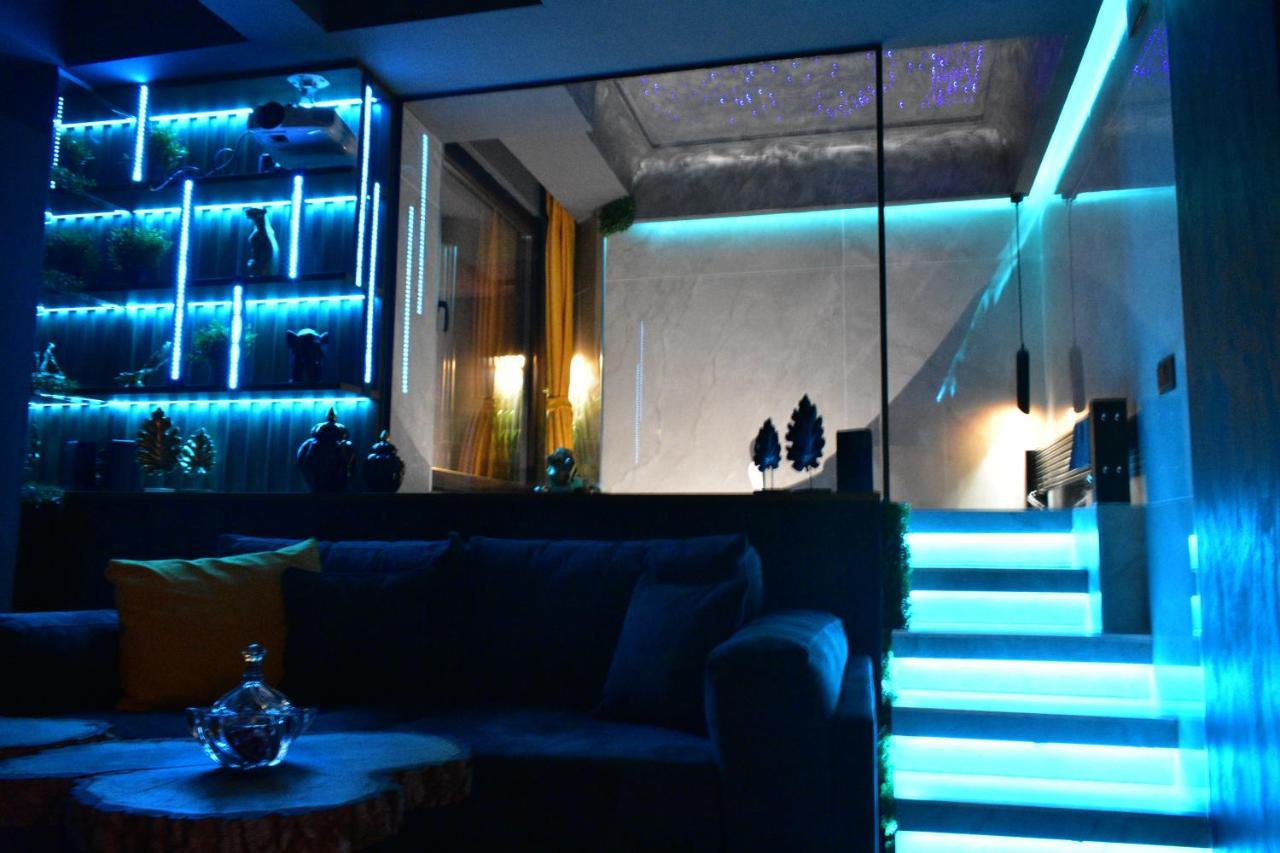 Smart Luxury Penthouse Suites - Private Sauna, Hot-Tub, Home Cinema At The Best Location In Szkopje Kültér fotó