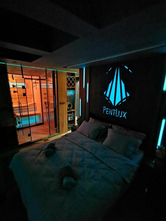 Smart Luxury Penthouse Suites - Private Sauna, Hot-Tub, Home Cinema At The Best Location In Szkopje Kültér fotó