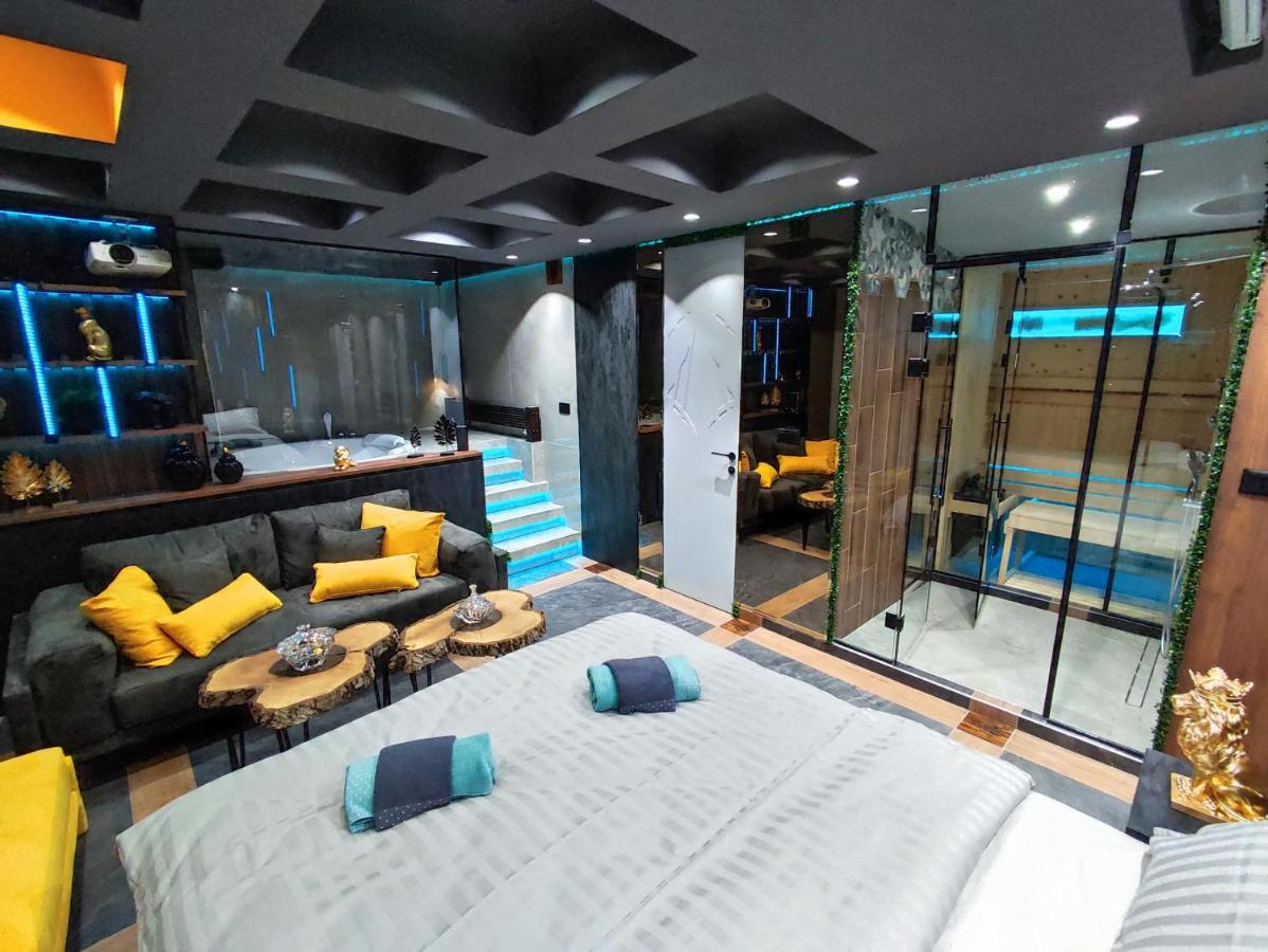 Smart Luxury Penthouse Suites - Private Sauna, Hot-Tub, Home Cinema At The Best Location In Szkopje Kültér fotó