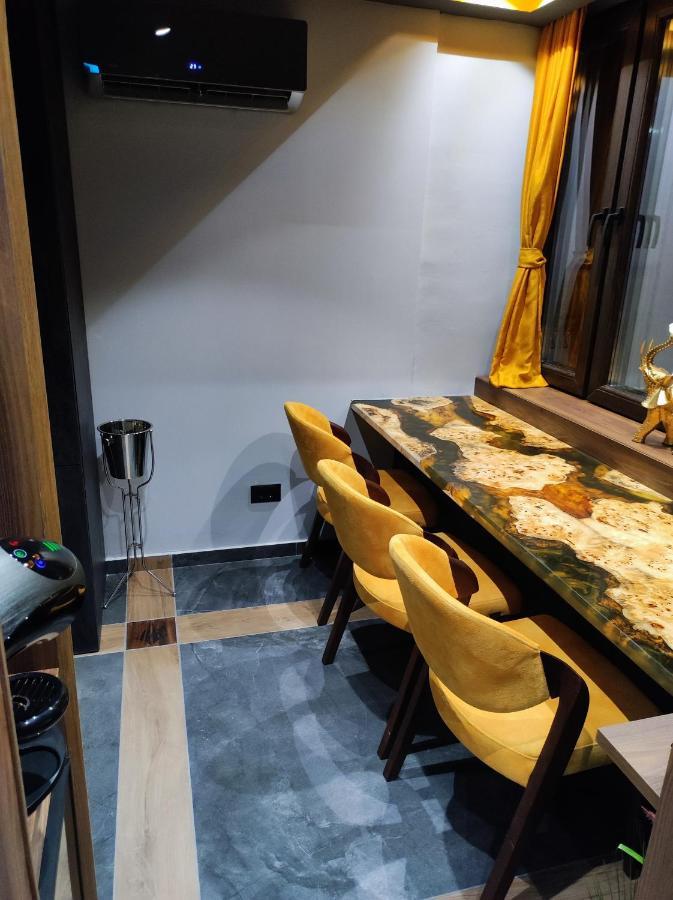 Smart Luxury Penthouse Suites - Private Sauna, Hot-Tub, Home Cinema At The Best Location In Szkopje Kültér fotó