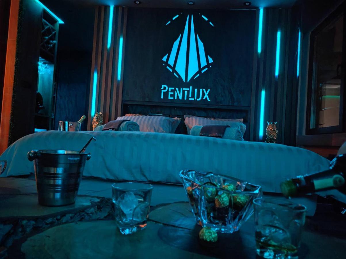 Smart Luxury Penthouse Suites - Private Sauna, Hot-Tub, Home Cinema At The Best Location In Szkopje Kültér fotó