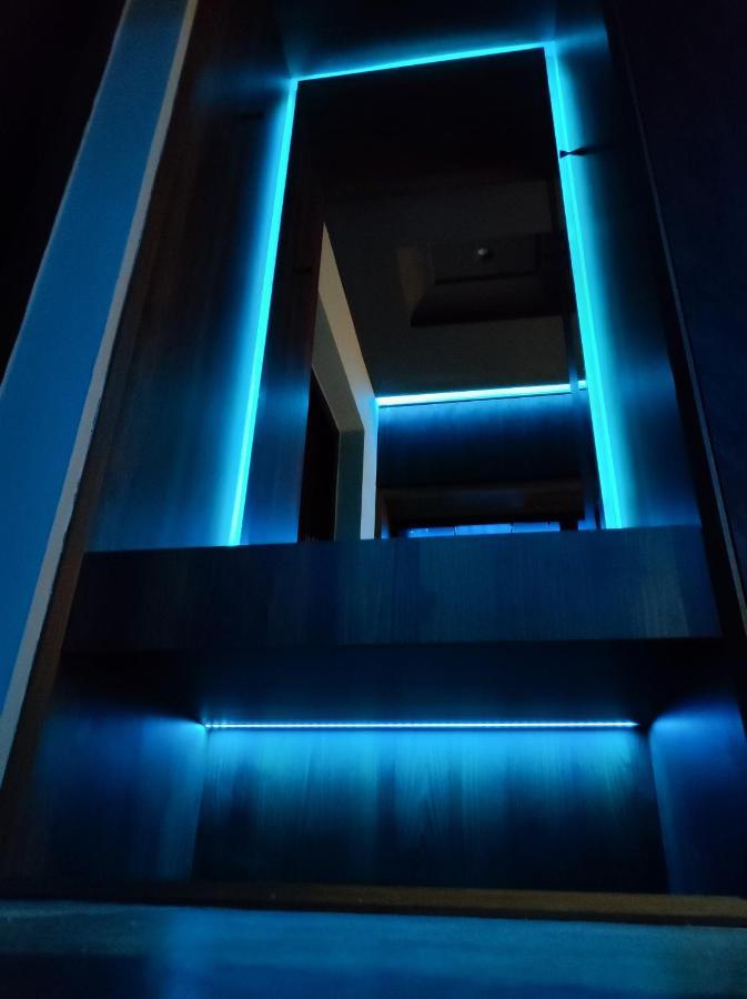 Smart Luxury Penthouse Suites - Private Sauna, Hot-Tub, Home Cinema At The Best Location In Szkopje Kültér fotó