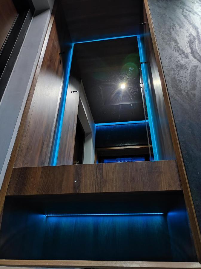 Smart Luxury Penthouse Suites - Private Sauna, Hot-Tub, Home Cinema At The Best Location In Szkopje Kültér fotó