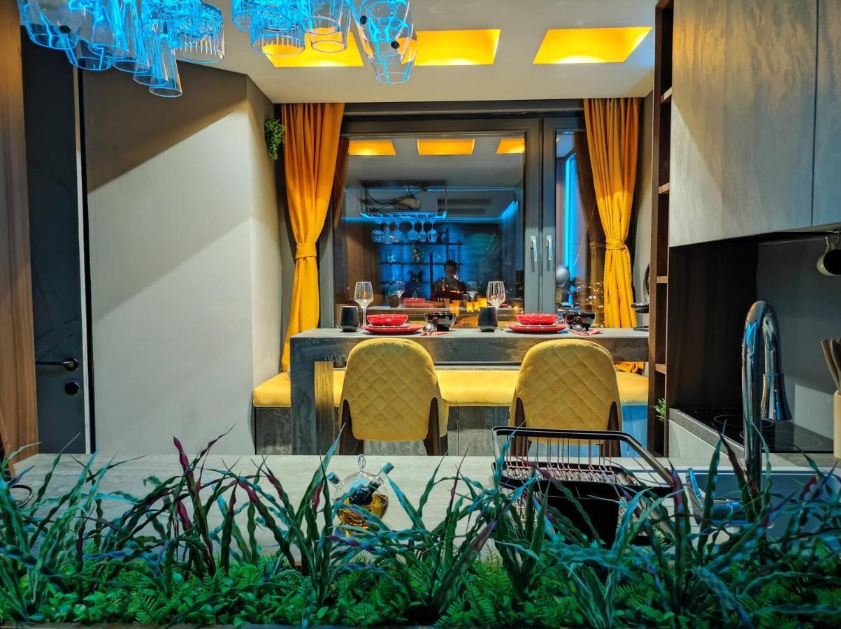 Smart Luxury Penthouse Suites - Private Sauna, Hot-Tub, Home Cinema At The Best Location In Szkopje Kültér fotó