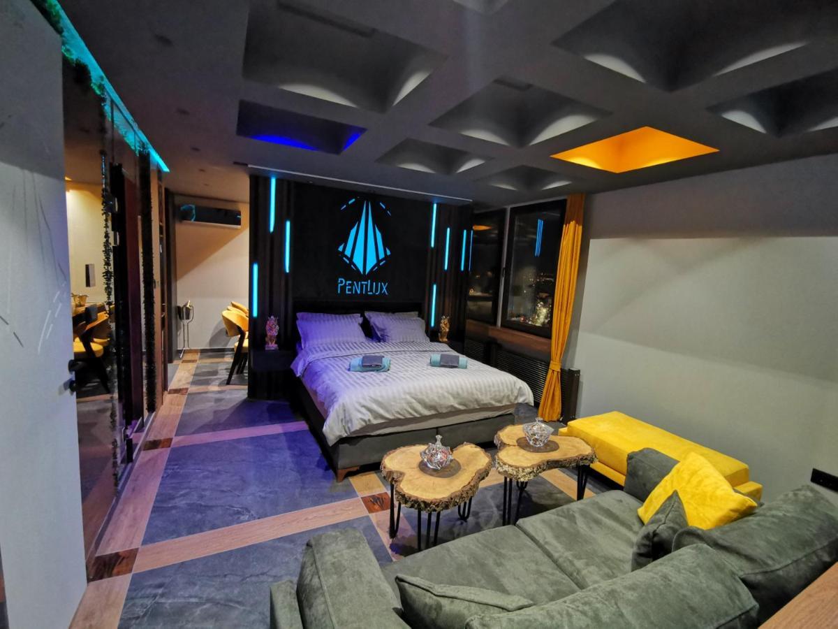 Smart Luxury Penthouse Suites - Private Sauna, Hot-Tub, Home Cinema At The Best Location In Szkopje Kültér fotó