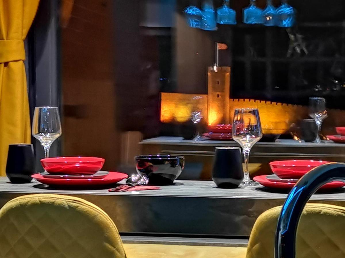 Smart Luxury Penthouse Suites - Private Sauna, Hot-Tub, Home Cinema At The Best Location In Szkopje Kültér fotó