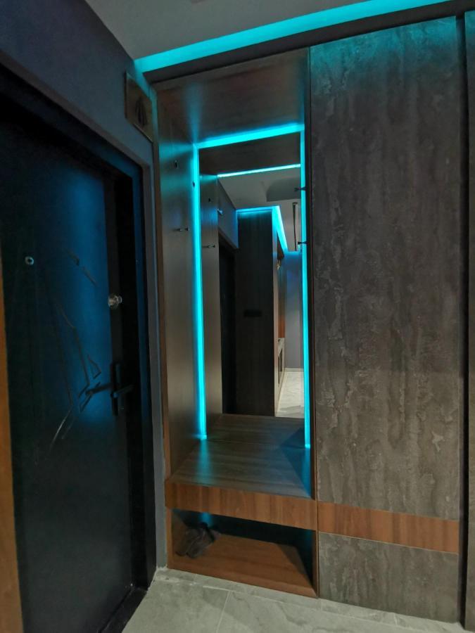 Smart Luxury Penthouse Suites - Private Sauna, Hot-Tub, Home Cinema At The Best Location In Szkopje Kültér fotó