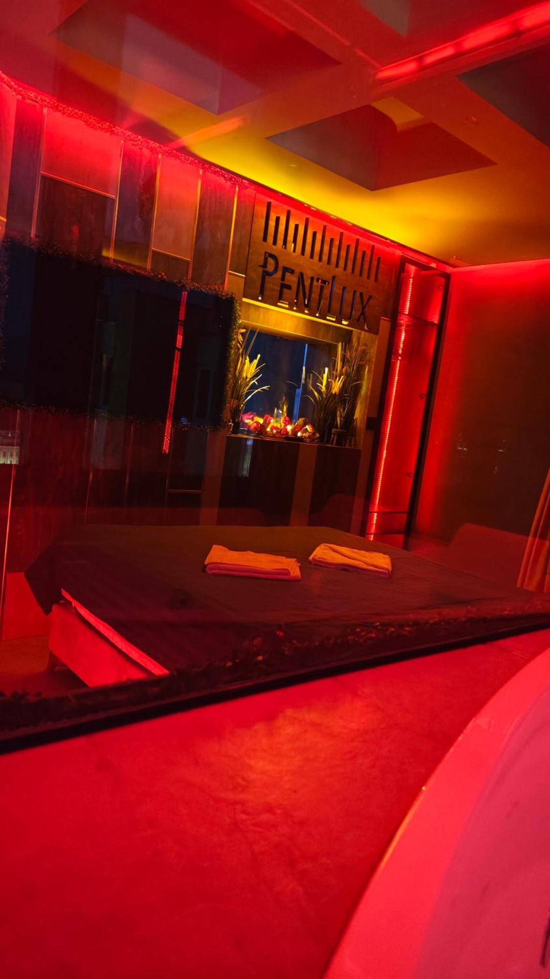 Smart Luxury Penthouse Suites - Private Sauna, Hot-Tub, Home Cinema At The Best Location In Szkopje Kültér fotó